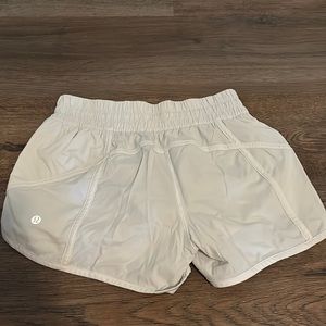 Lululemon track that shorts, size 6, 4 inches!